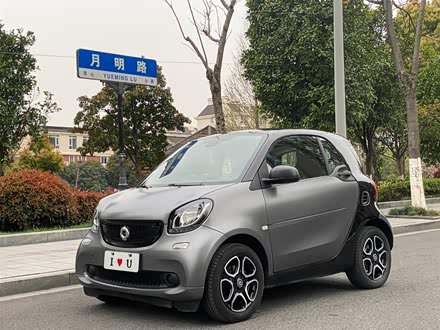 smart fortwo 2019款 0.9T 66千瓦硬顶风擎版 国VI