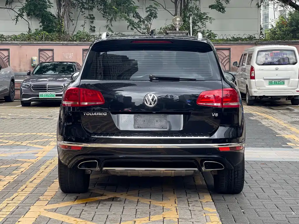 VOLKSWAGEN TOUAREG