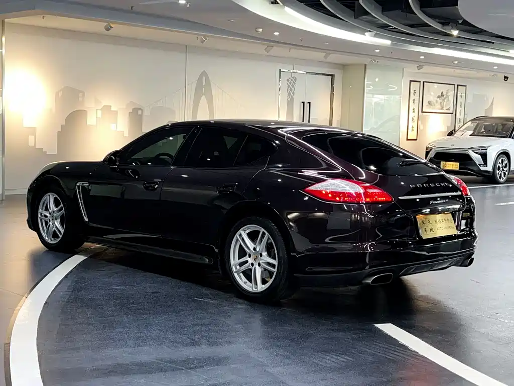 Porsche Panamera 2013 Panamera 4 Platinum Edition 3.6L