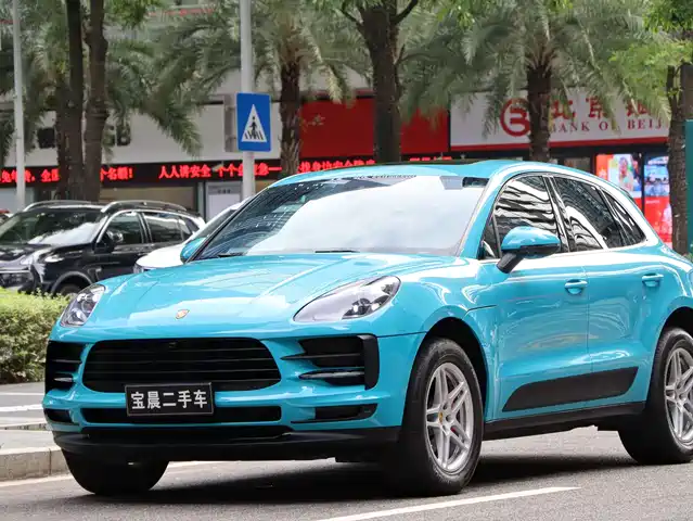 PORSCHE MACAN