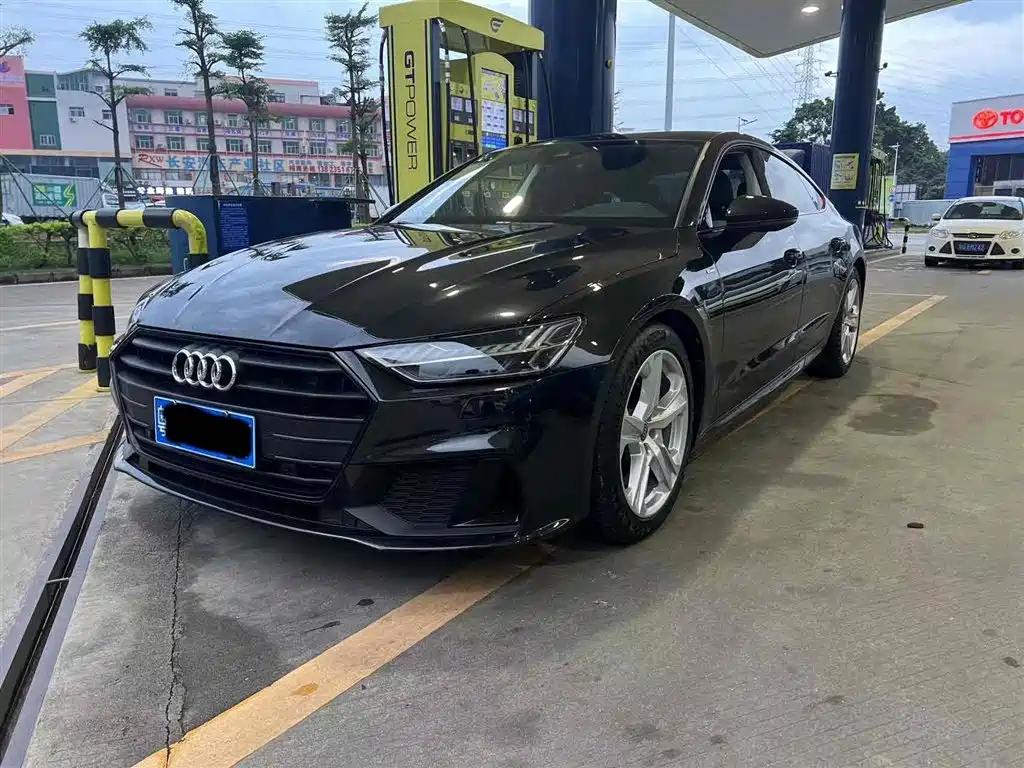 Ауди A7 2021 года 40 TFSI Престижная версия 31000 km 2021