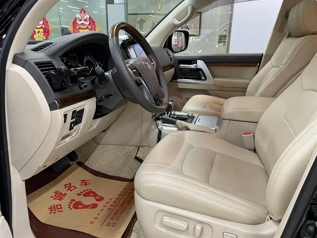 Toyota Land Cruiser 2017 5.7L AT