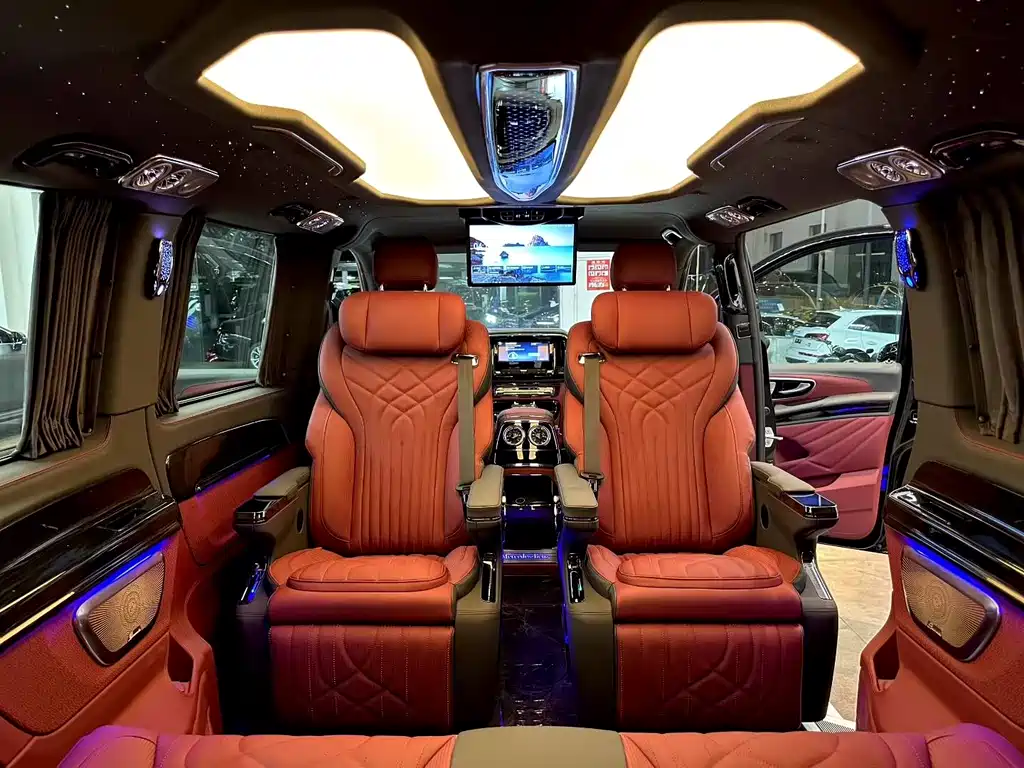 Mercedes-Benz Vito 2024 2.0T Elite 7 мест