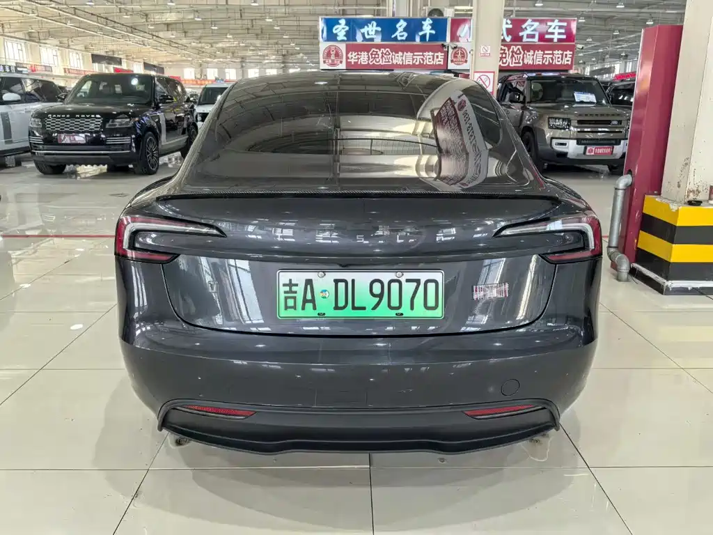 TESLA MODEL 3