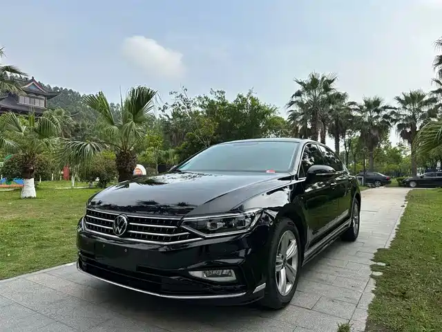 VOLKSWAGEN MAGOTAN 2025