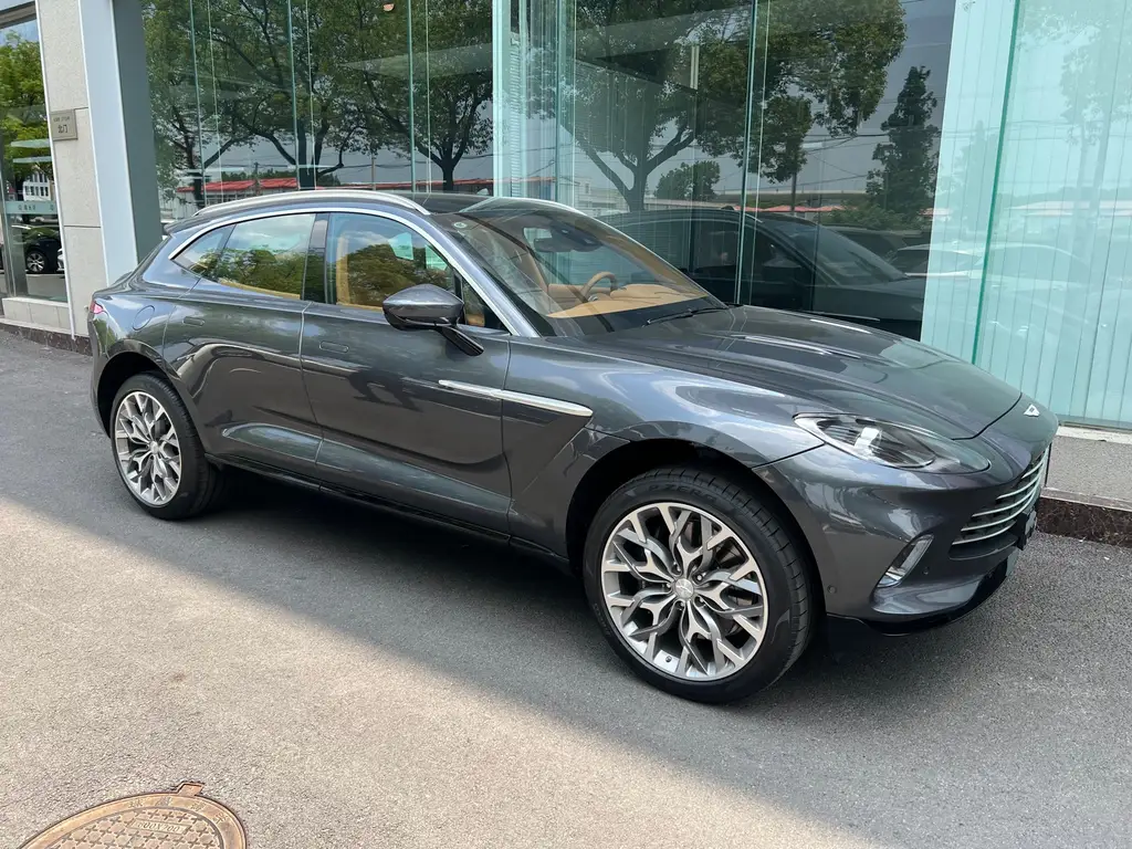 ASTON MARTIN  DBX