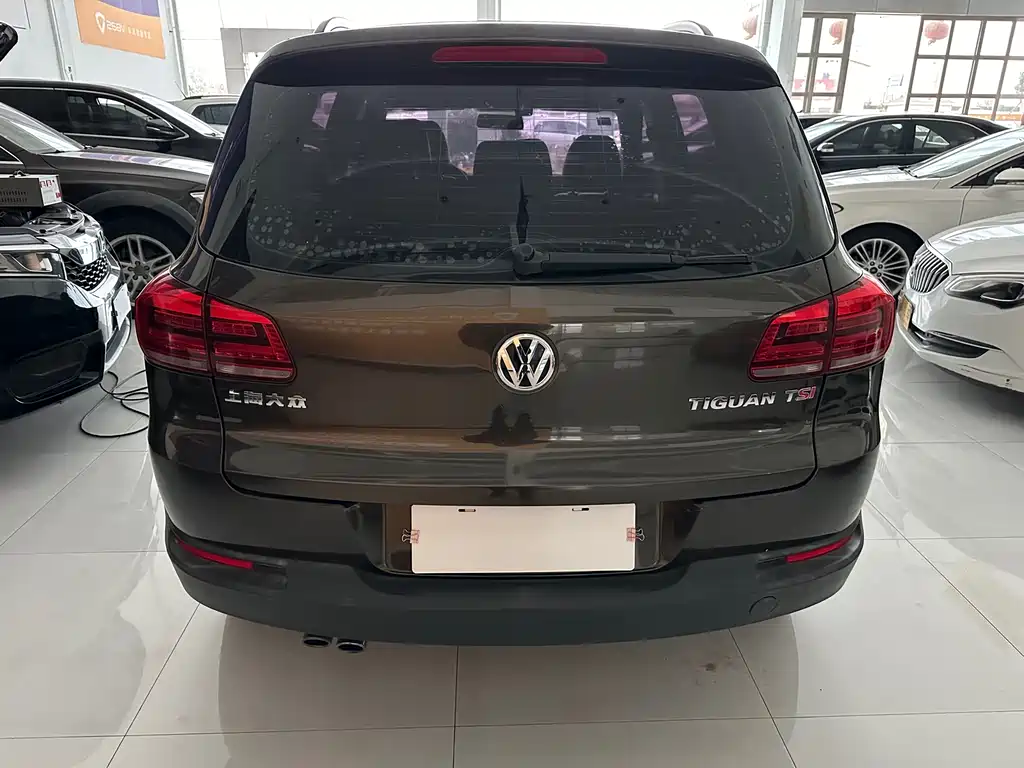 Volkswagen Tiguan 2015 1.8TSI AT