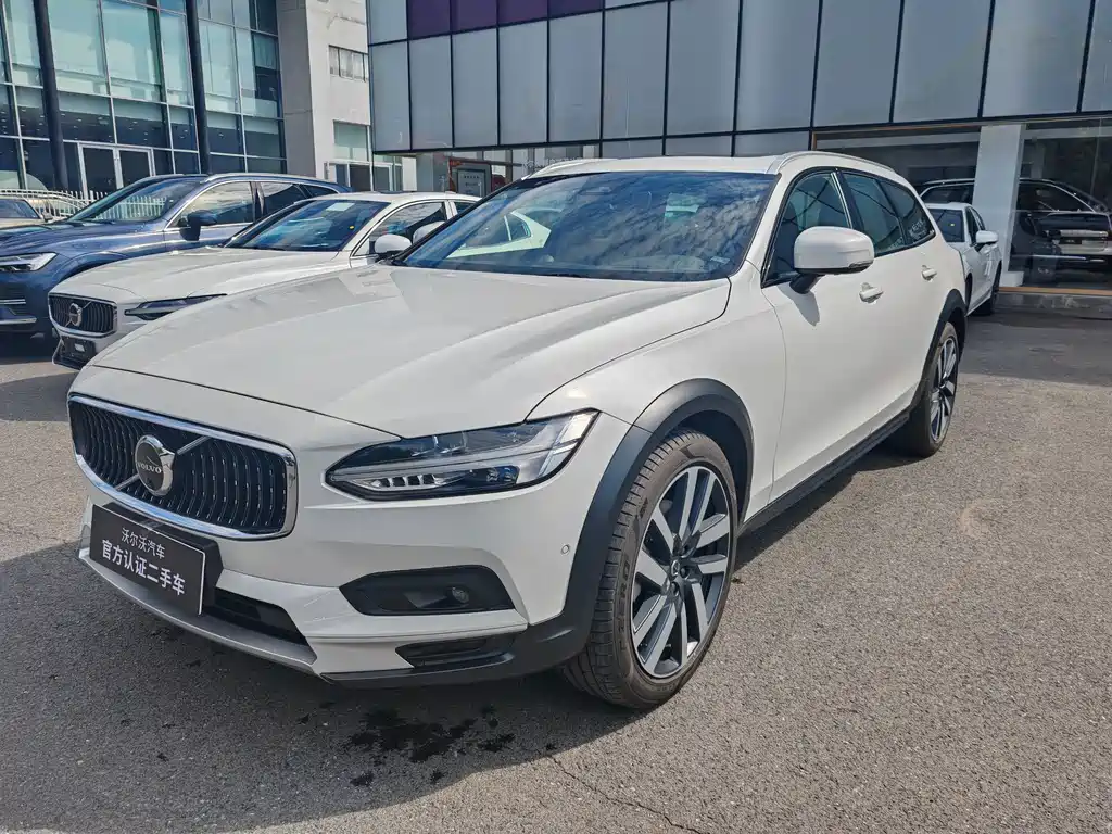 VOLVO  V90