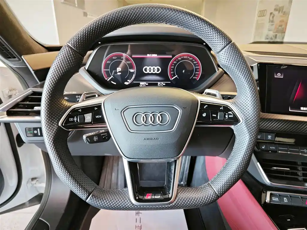 AUDI RS E TRON GT