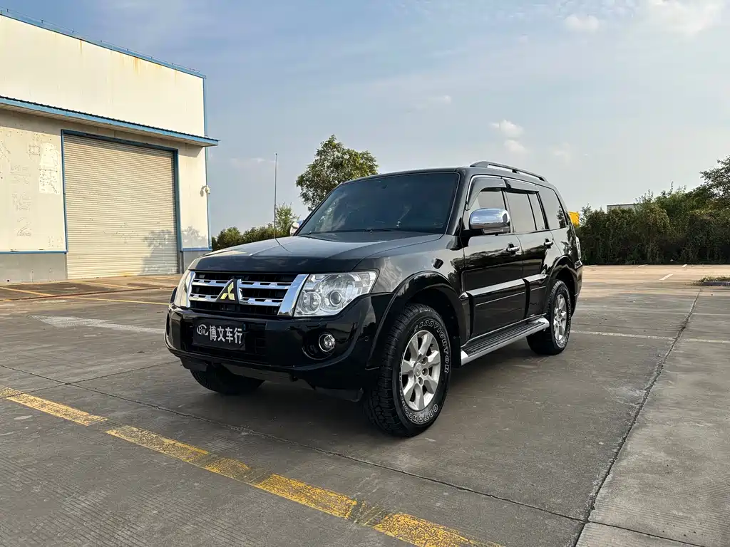 Mitsubishi Pajero (Import) 2014