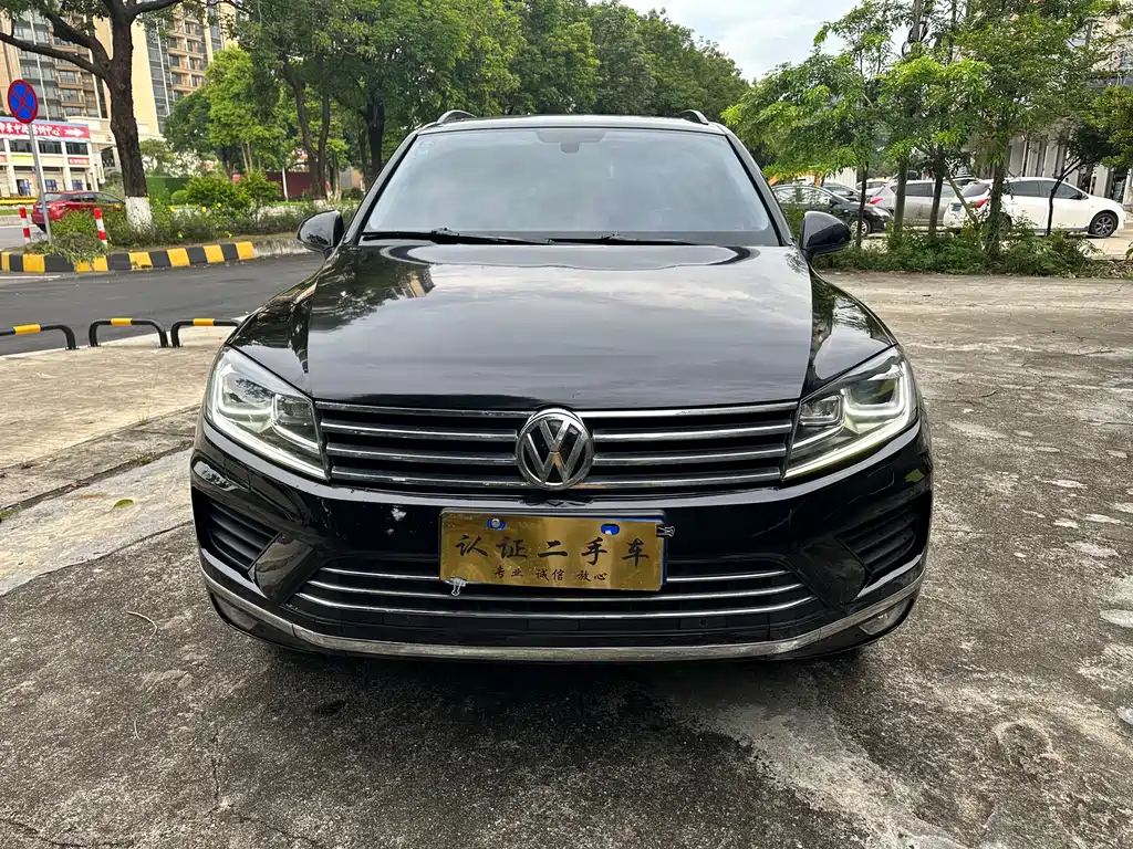 VOLKSWAGEN TOUAREG