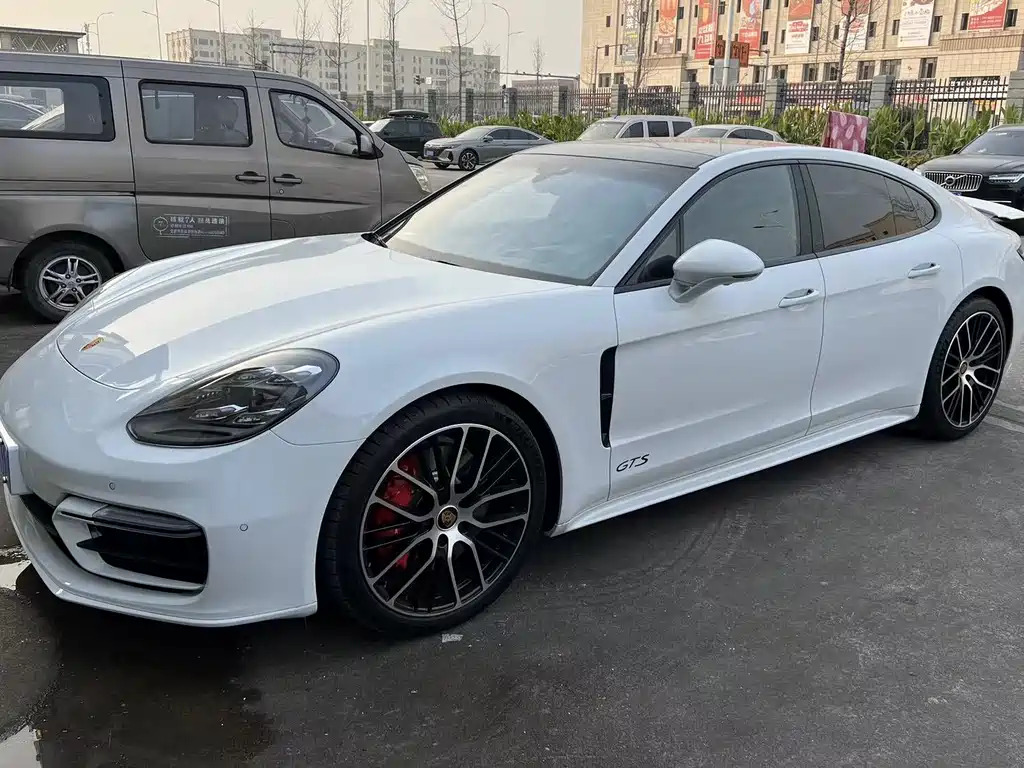 PORSCHE PANAMERA