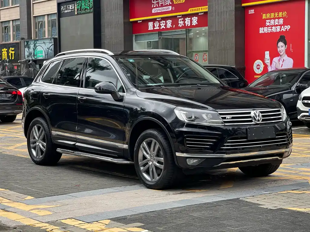 VOLKSWAGEN TOUAREG