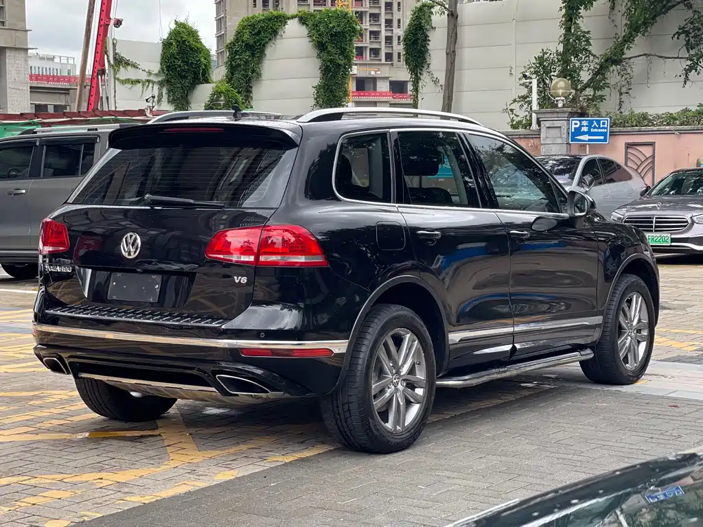 VOLKSWAGEN TOUAREG