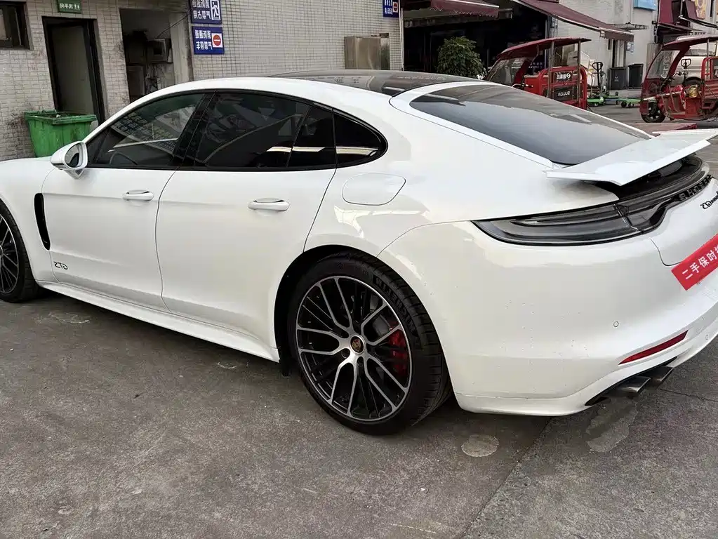 PORSCHE PANAMERA