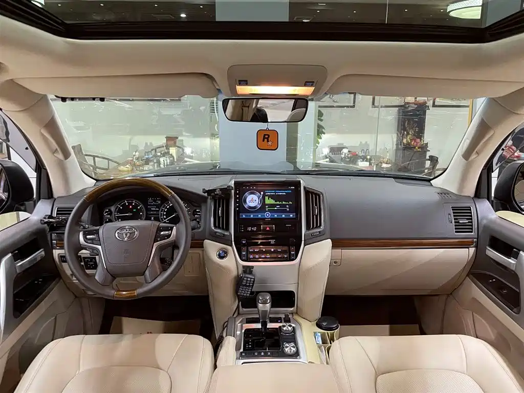 Toyota Land Cruiser 2017 5.7L AT
