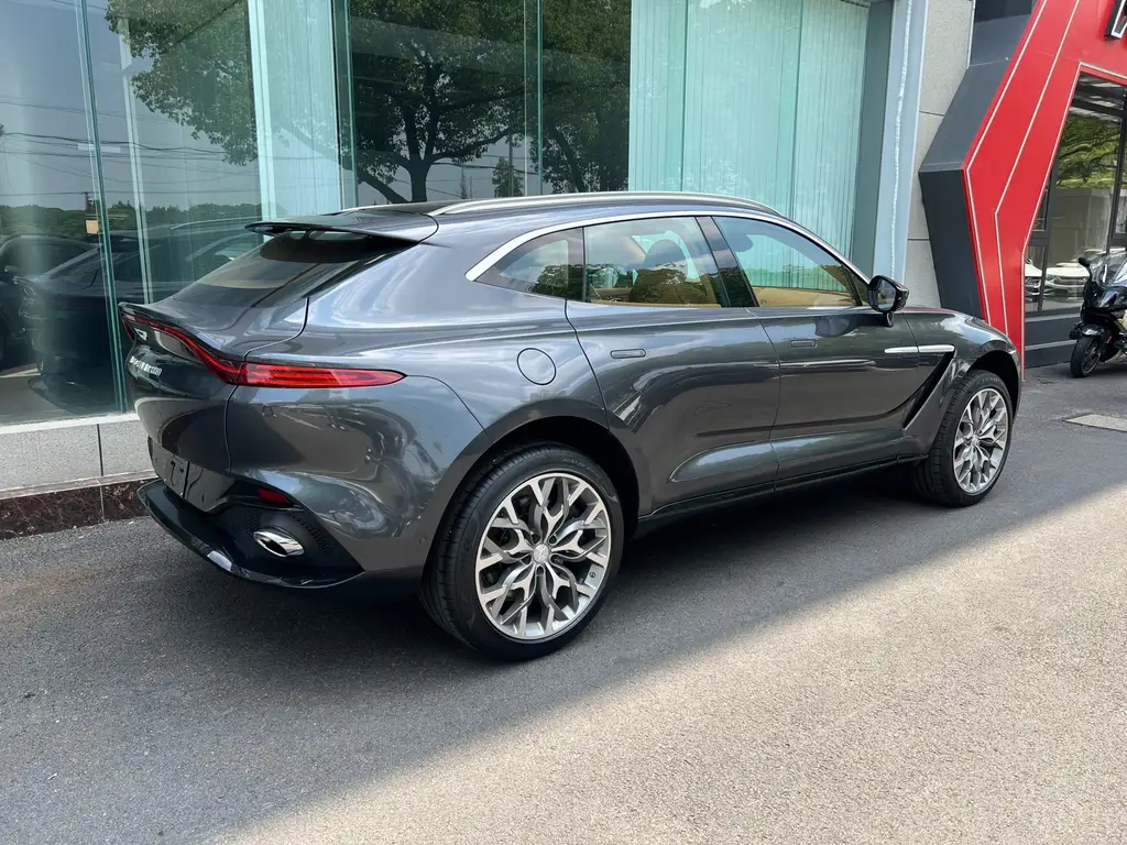 ASTON MARTIN  DBX