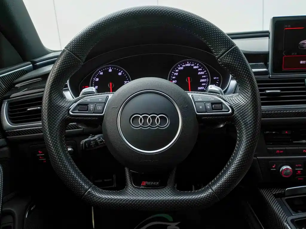 AUDI RS 6