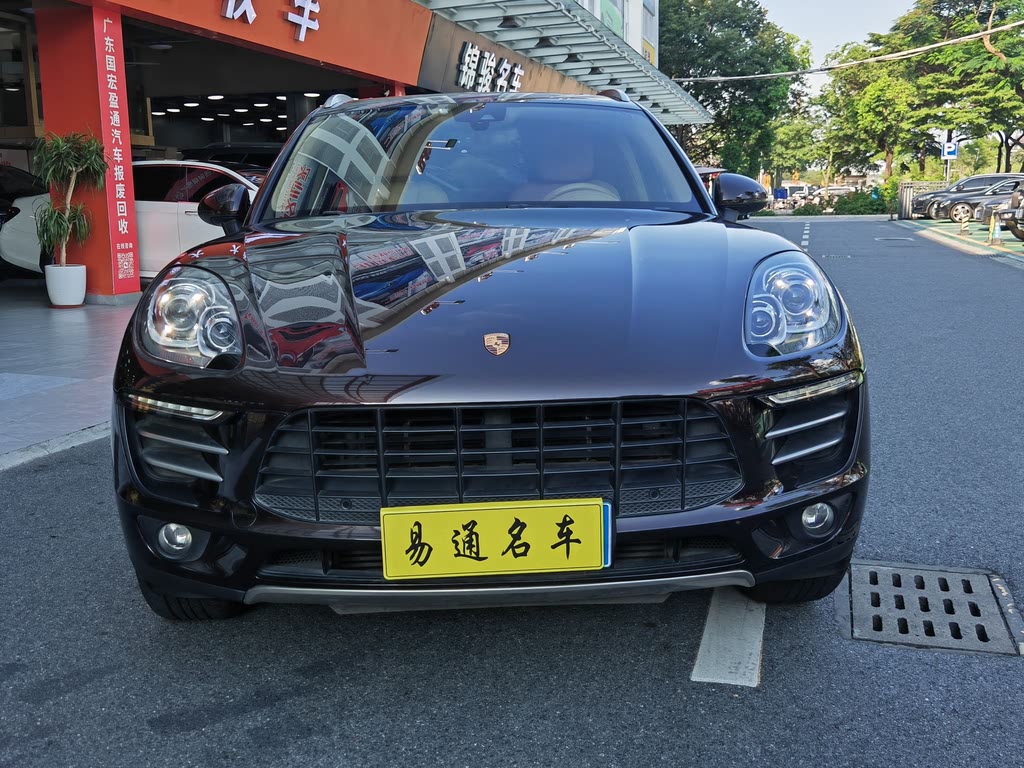 PORSCHE MACAN