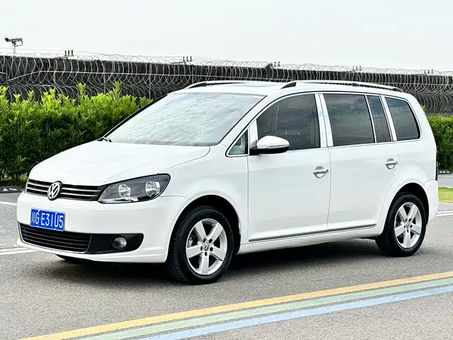 VOLKSWAGEN TOURAN 2016
