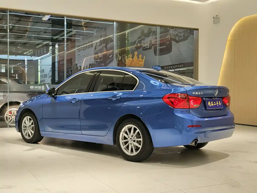 BMW  1 SERIES