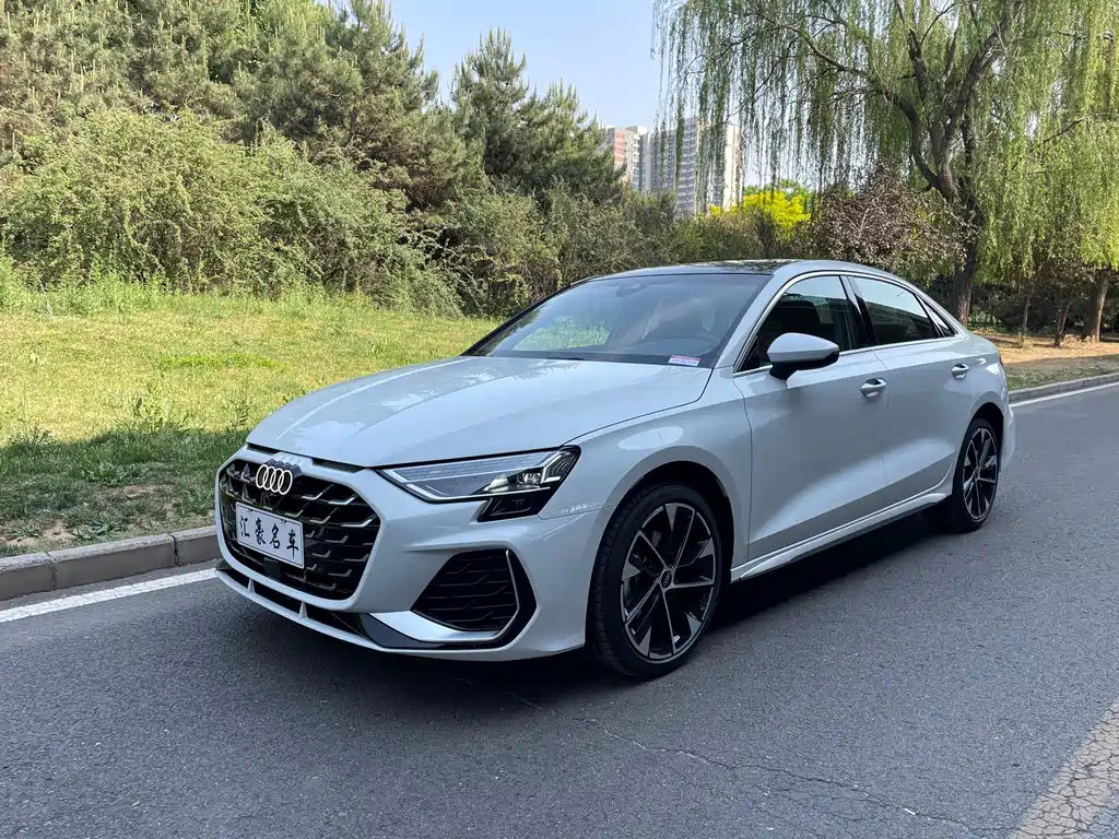 Ауди А3 2025 года A3L Лимузин 35TFSI Премиум-версия 100 km 2025