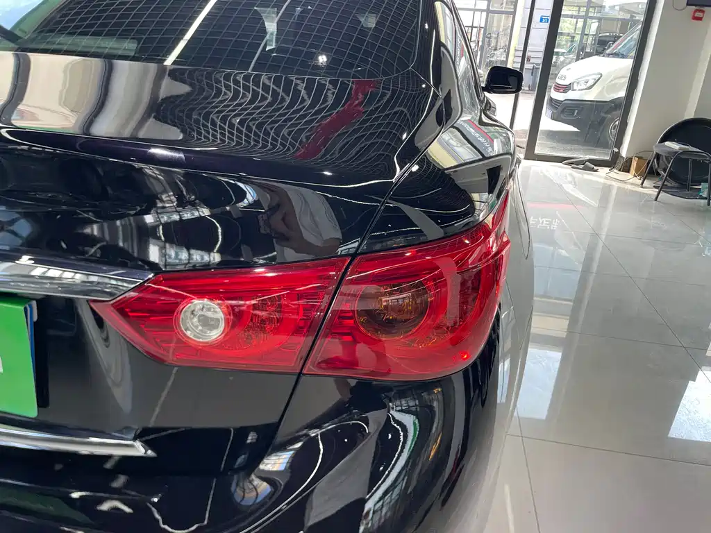 INFINITI Q50L