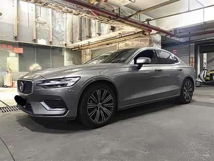 沃尔沃S60 2021款 T4 智逸豪华版