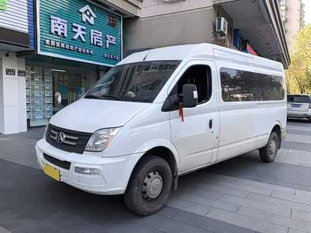 上汽大通MAXUS V80 2021款 2.0T PLUS 手动傲运通长轴中顶6/7/8/9座