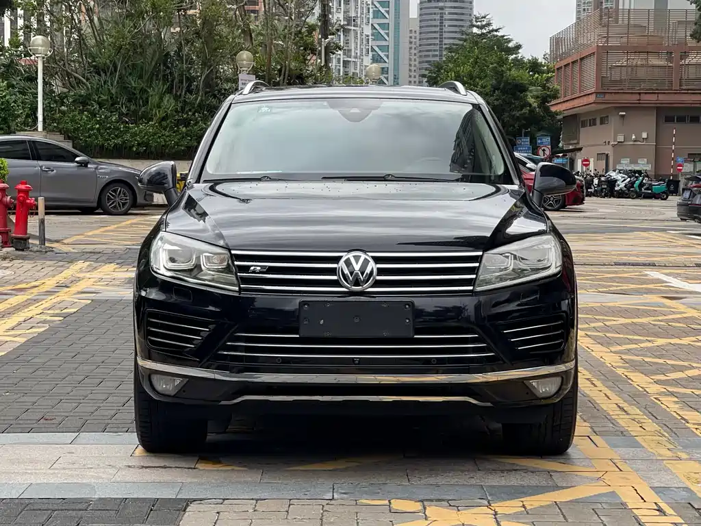 VOLKSWAGEN TOUAREG