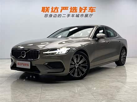 沃尔沃S60 2022款 B4 智远豪华版