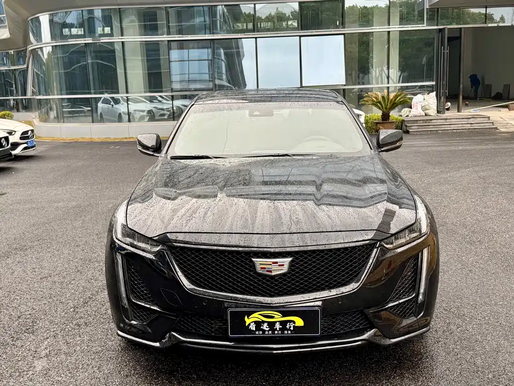 Кадиллак CT5 2023 года, версия 28T Люкс (стандартная версия) 18000 km 2023