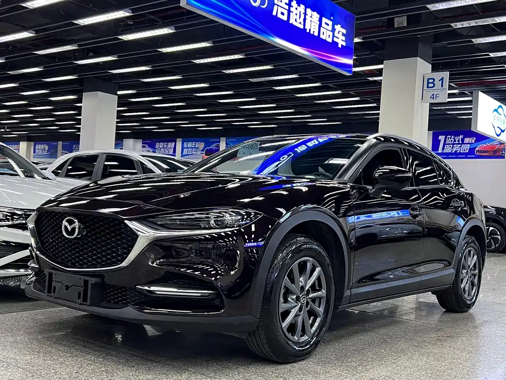 Мазда СХ-4 2020 года выпуска, 2.0л, автоматический полноприводный вариант синего цвета и версии Premium 27000 km 2020