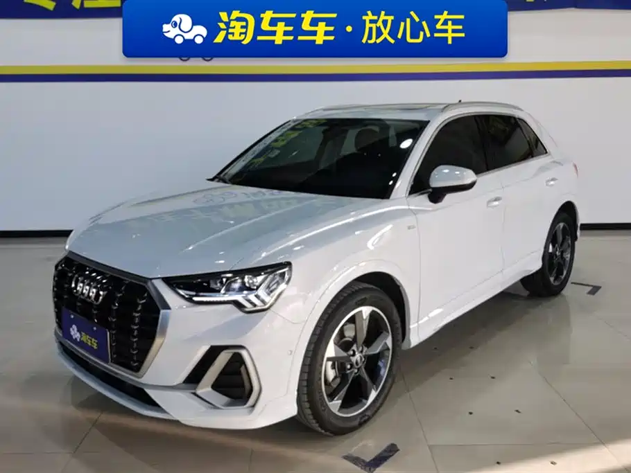 Ауди Q3 2022 года 35 TFSI Спорт версия 8900 km 2023