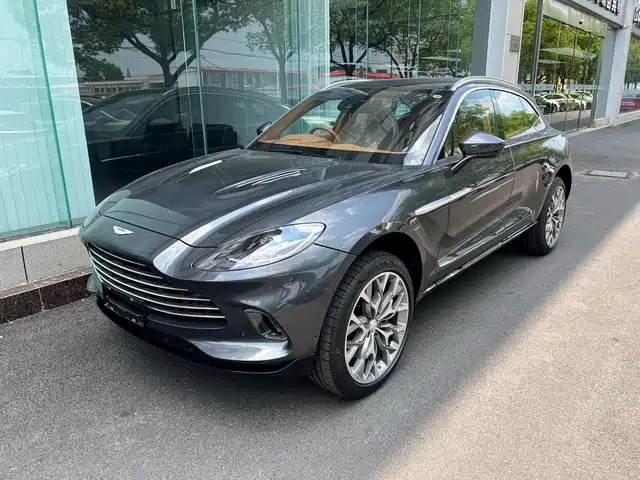 ASTON MARTIN  DBX 2025