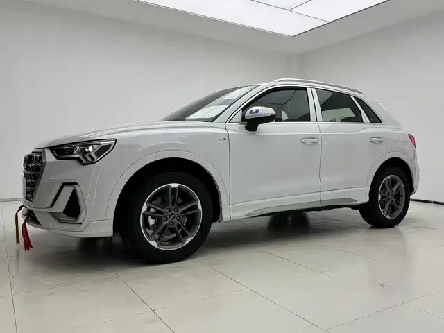 AUDI  Q3 2025