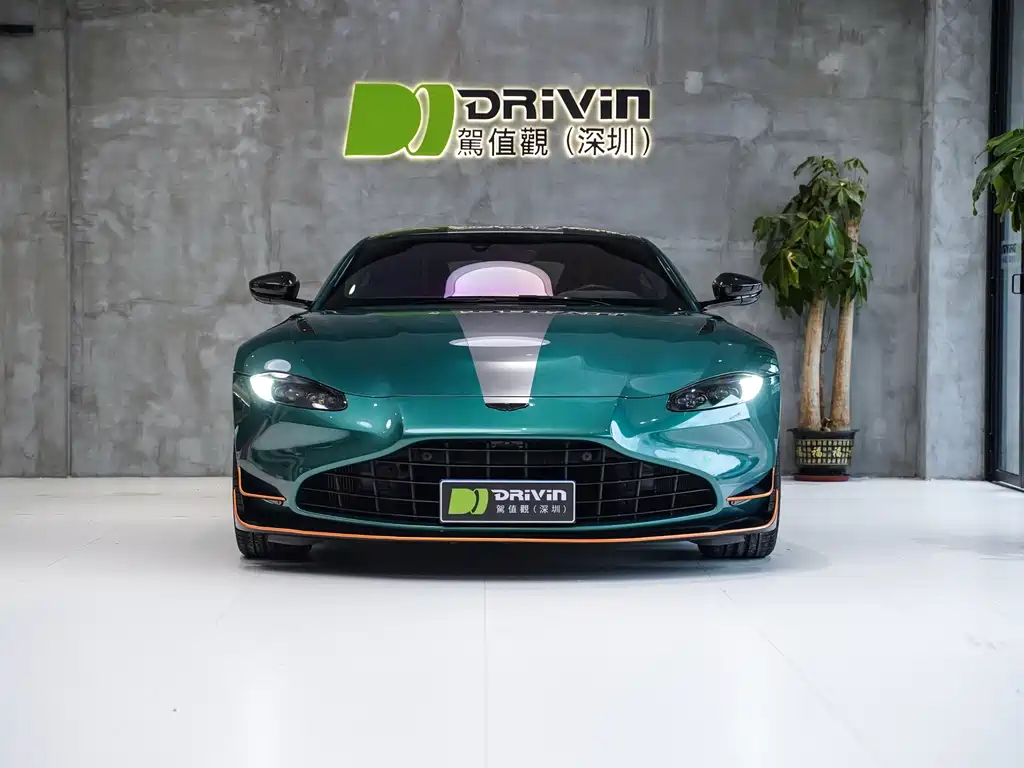 ASTON MARTIN V8 VANTAGE