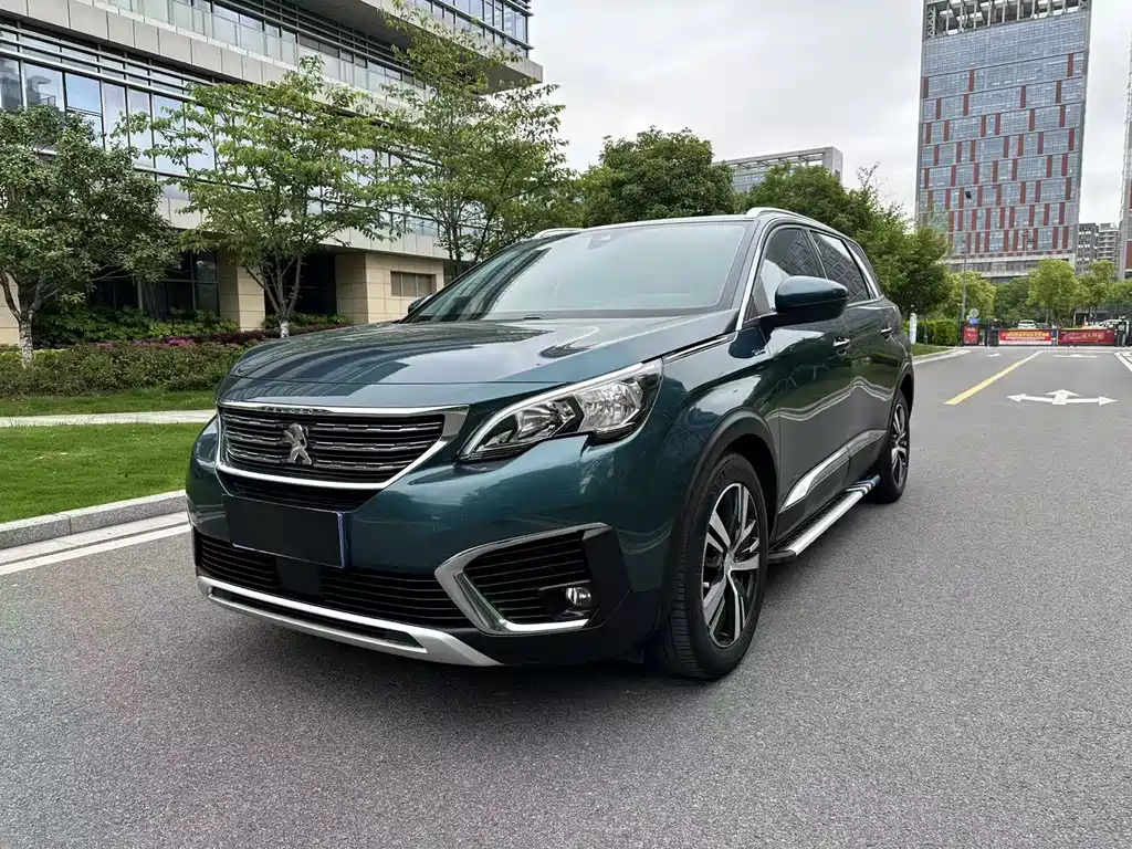 PEUGEOT 5008