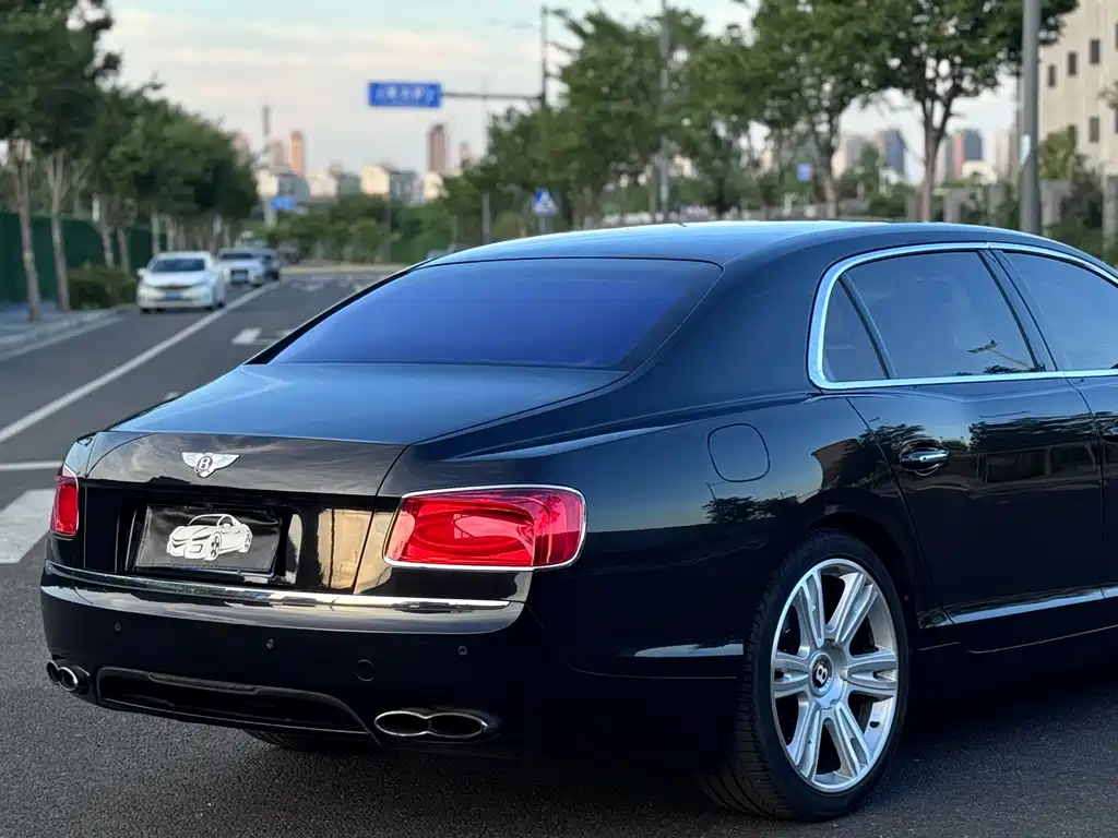 Bentley Flying Spur 4.0T V8 Standard Edition, фото 8