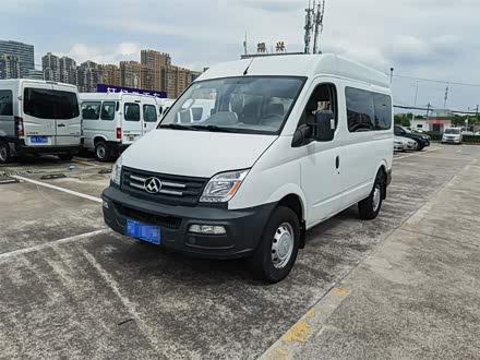 上汽大通MAXUS V80 2018款 2.5T 6挡手动精英版短轴中顶10座