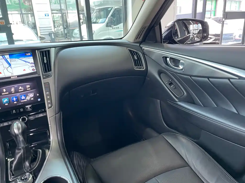 INFINITI Q50L