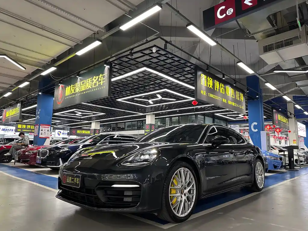 PORSCHE PANAMERA