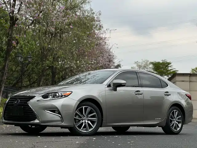LEXUS ES 2018