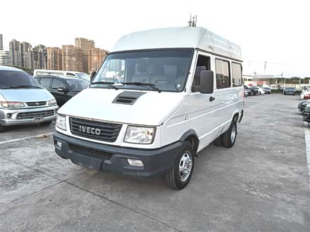 依维柯得意 2017款 2.5T A35客车低顶5-7座47Z5