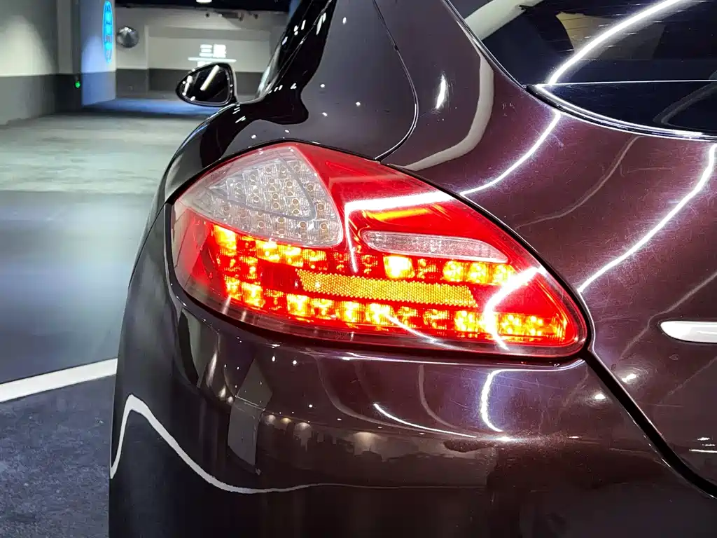 Porsche Panamera 2013 Panamera 4 Platinum Edition 3.6L