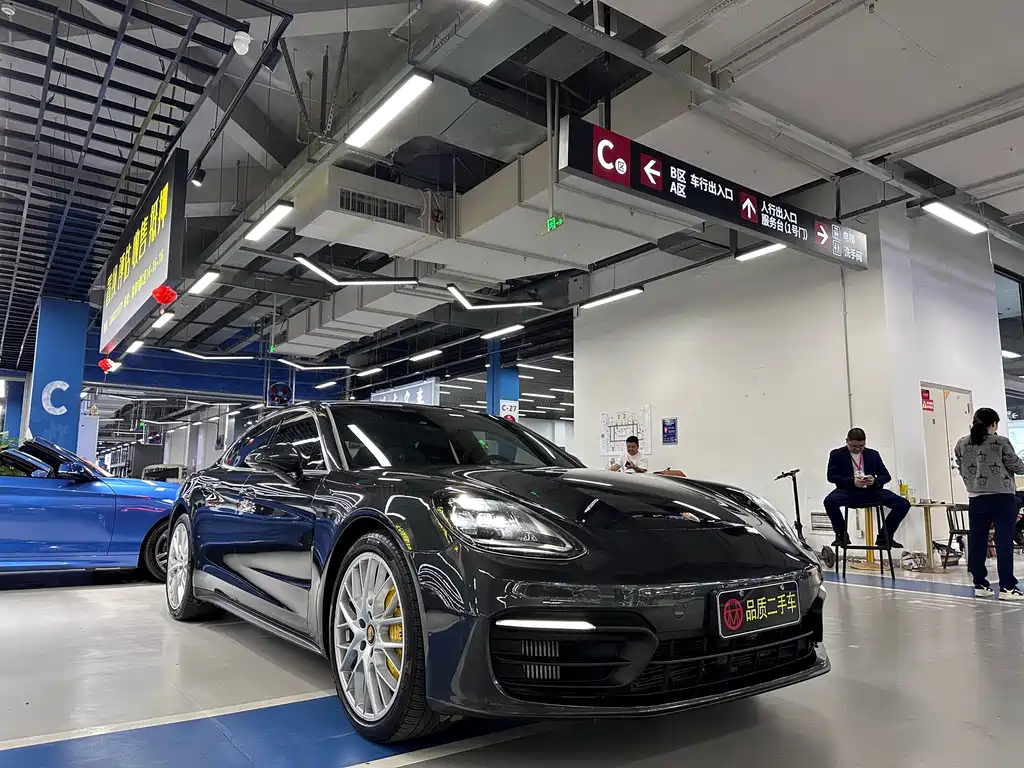 PORSCHE PANAMERA