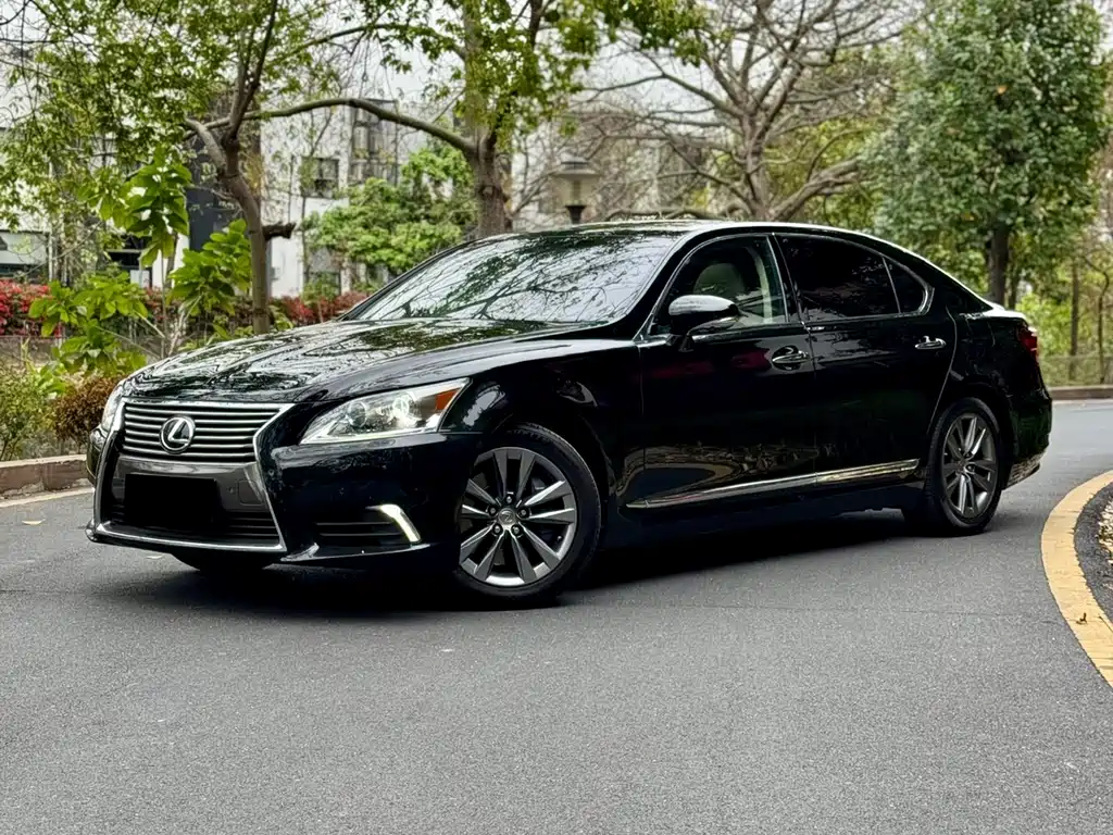 Lexus LS 2015