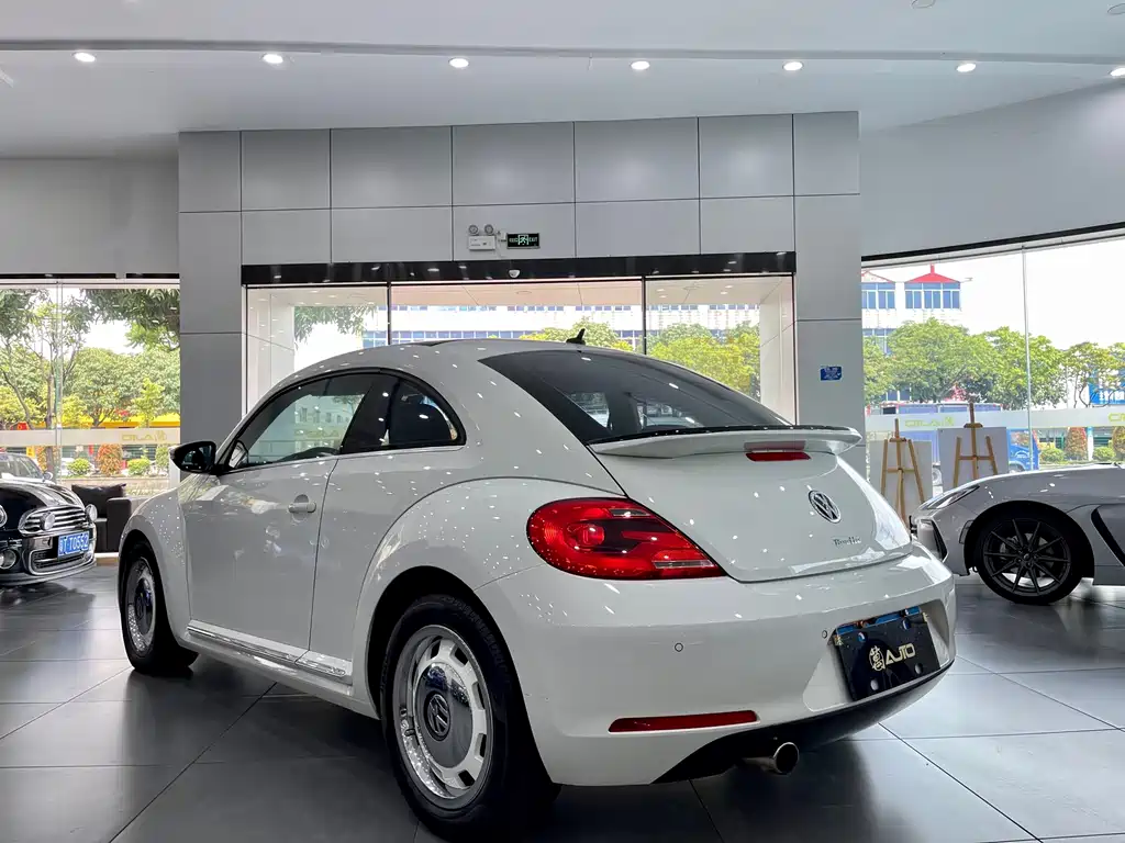 VOLKSWAGEN BEETLE