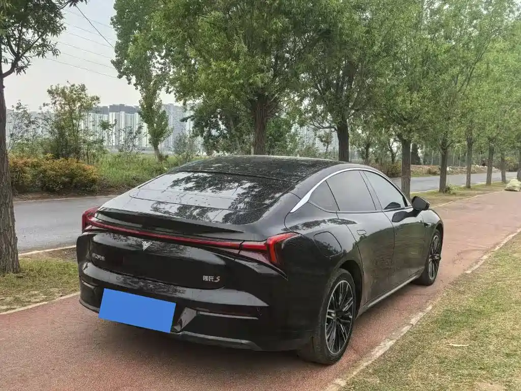 NEZHA AUTOMOBILE NEZHA S