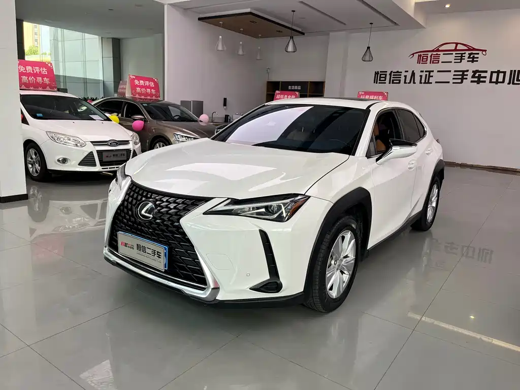 Лексус UX 2020 года 200 особая версия 61000 km 2020